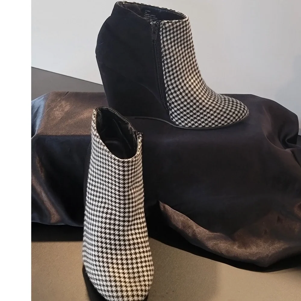 Madden Girl Zumba Houndstooth Wedge Booties Black White Ankle Boots 7M